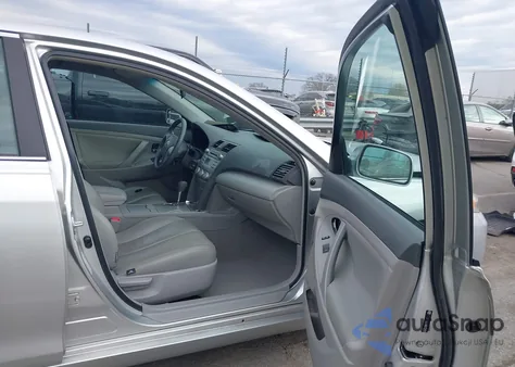 2010 Toyota Camry Le z USA, uszkodzony, nr VIN 4T4BF3EK7AR012435